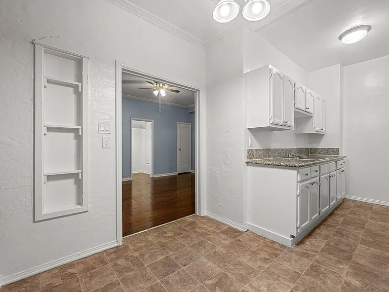 745 S Normandie — Photo 3