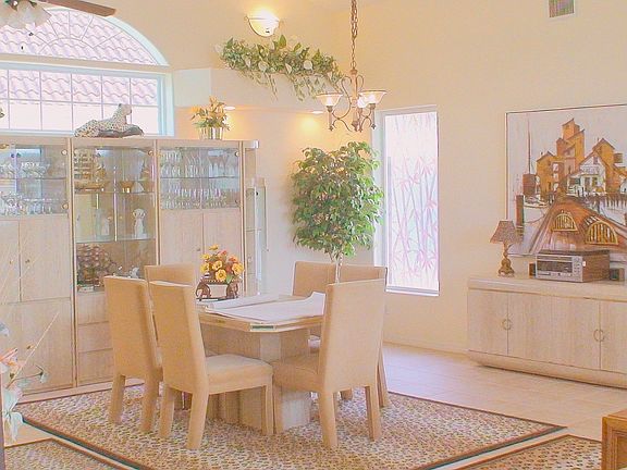 FORMAL DINING