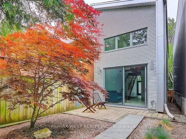 781 Craven Rd, Toronto, ON M4L 2Z7