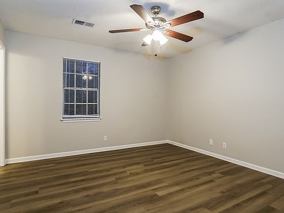 5th image of 2710 Deer Haven Dr