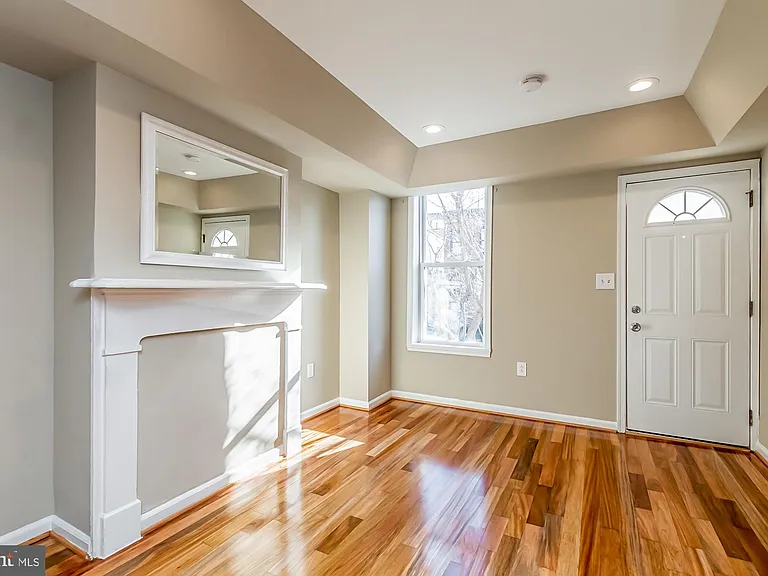 130 W Randall St — Photo 3