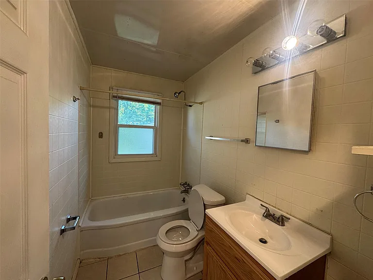 1561 E Meyers Ave — Photo 7