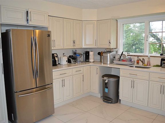 3rd image of 3375 Milburn Ave