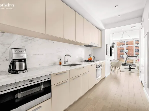 305 East 51st Street 3E image 3 of 13