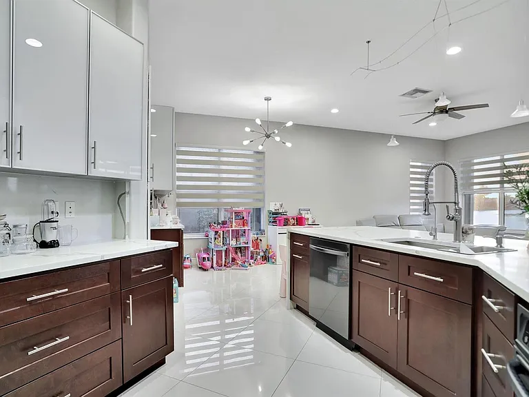 6355 NW 107th Ter — Photo 16