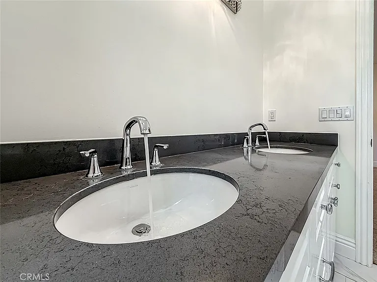 5960 Balcom Ave — Photo 48