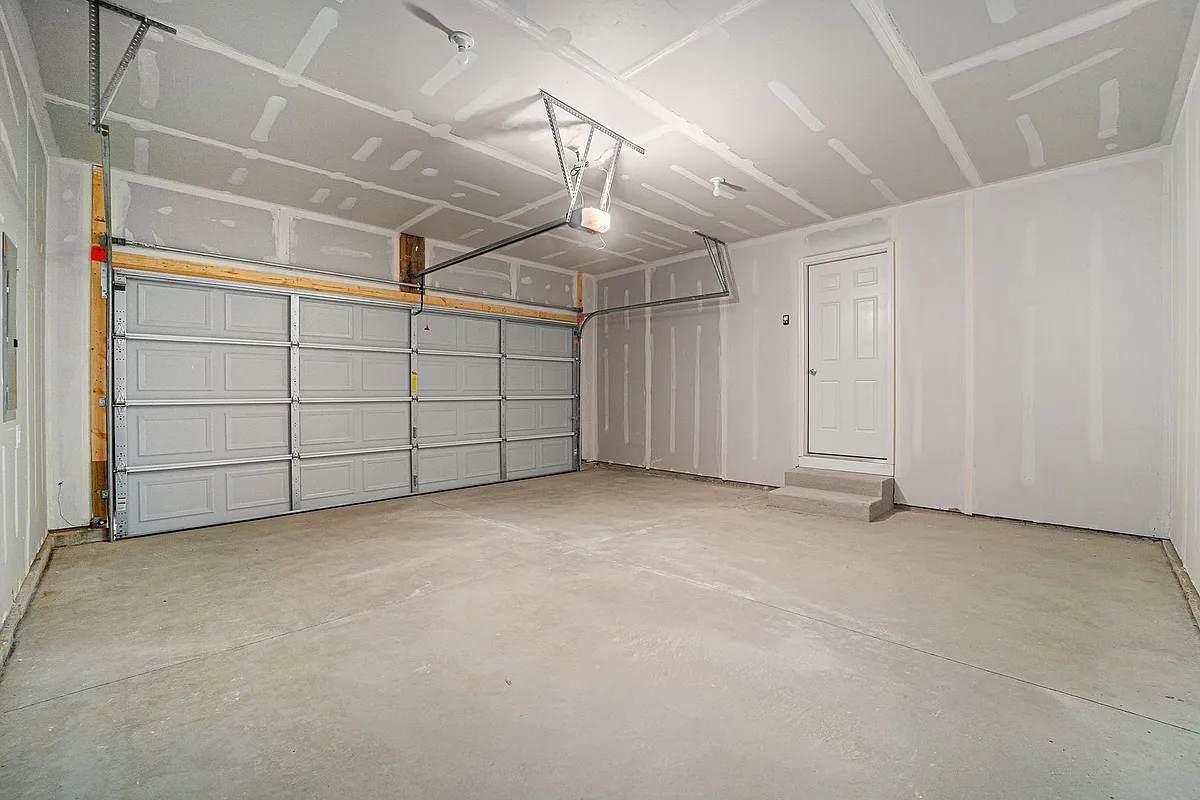 Building Photo - 432 Hidden Meadows Dr