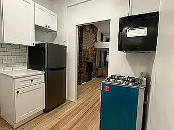412 W 56th St APT 3, New York, NY 10019