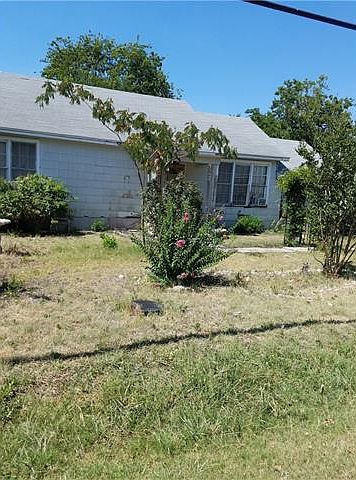1st image of 106 W Pecan St