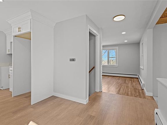 4th image of 689 Knotty Oak Rd