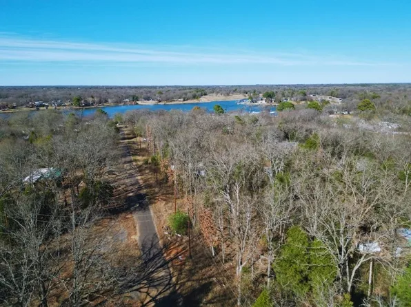 118 Kingswood Dr, Mabank, TX 75156