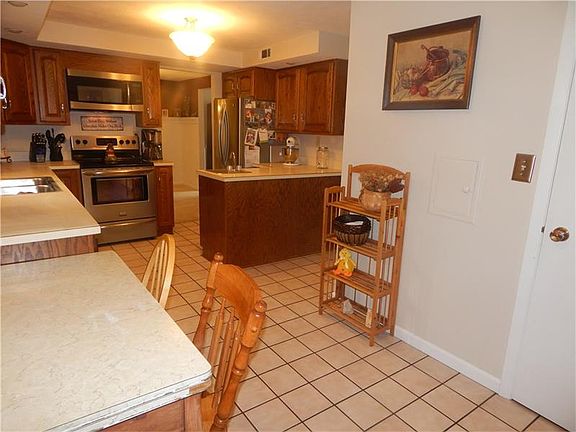 5th image of 41 Fitch Ln