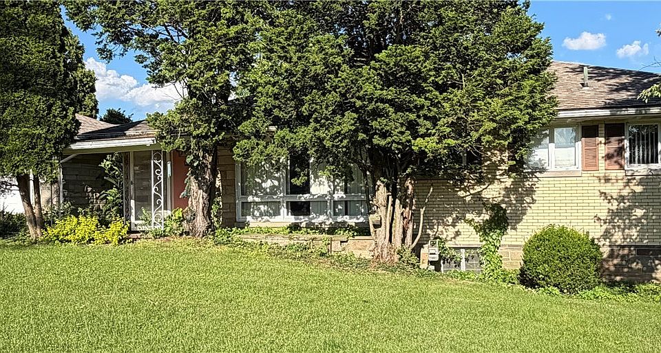 1st image of 610 Broadview Cir