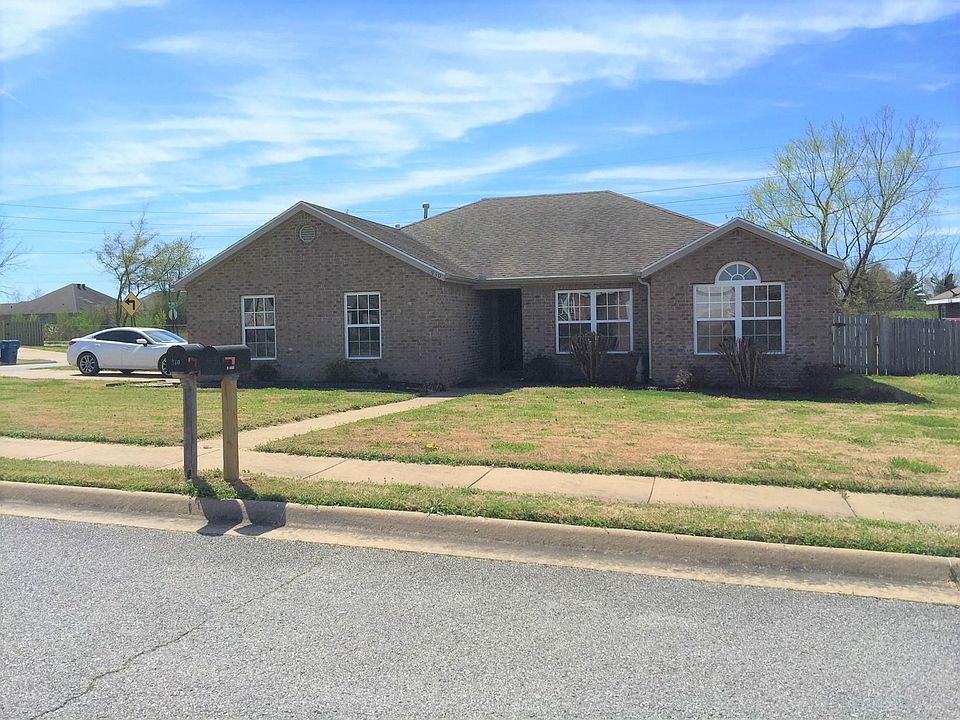 1st image of 910 SW Navajo Dr