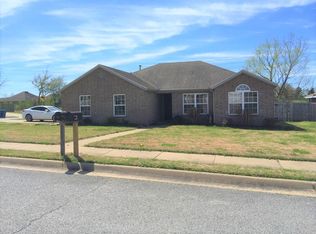 910 SW Navajo Dr, Bentonville, AR 72712