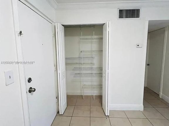 4th image of 606 W 81st St APT 224