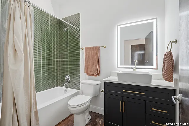 831 S Flores #3114 — Photo 14