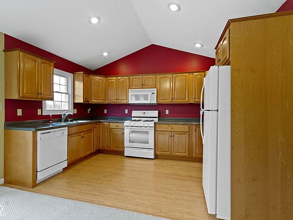 4th image of 1463 W Deer Cliff Dr