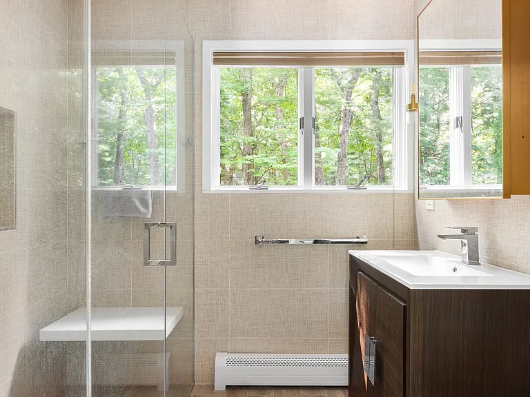39 Montauk Ave — Photo 25