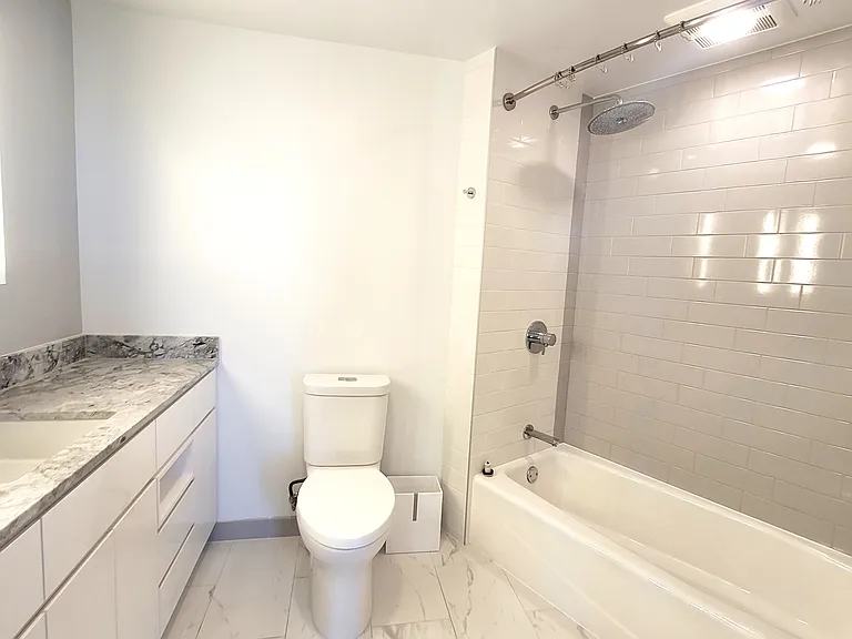 987 Queen St #2100 — Photo 10