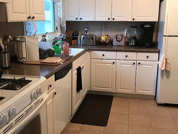 2nd image of 108 Lakewood Ter #2