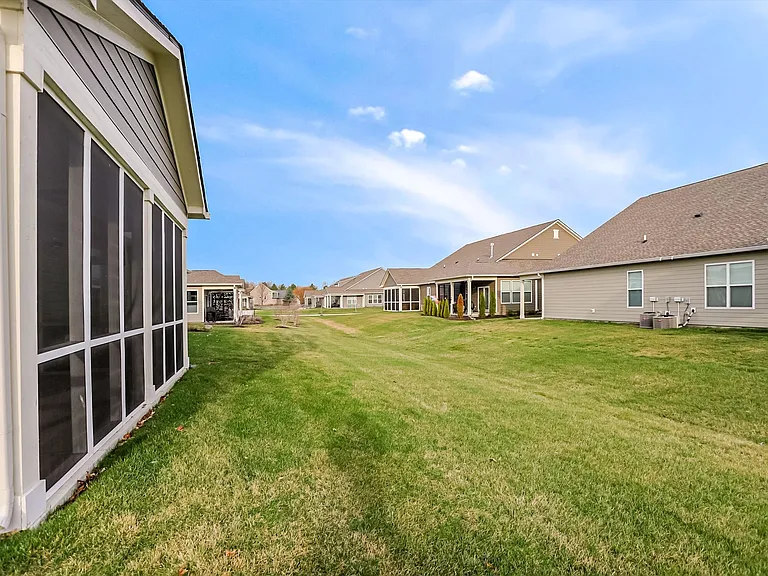 1659 Dewey Dr — Photo 16