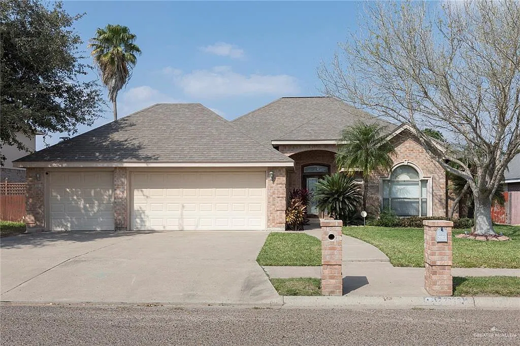 3 bed, 2.0 bath, 1823 sqft, $2,300 — Photo 2