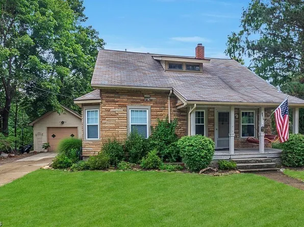 9535 Headlands Rd, Mentor, OH 44060
