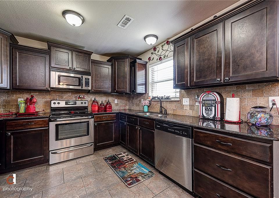 1st image of 306 E Sweetwater Dr