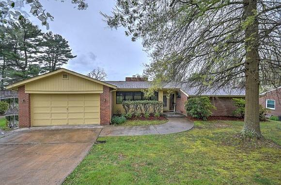 1st image of 3951 Skyland Dr