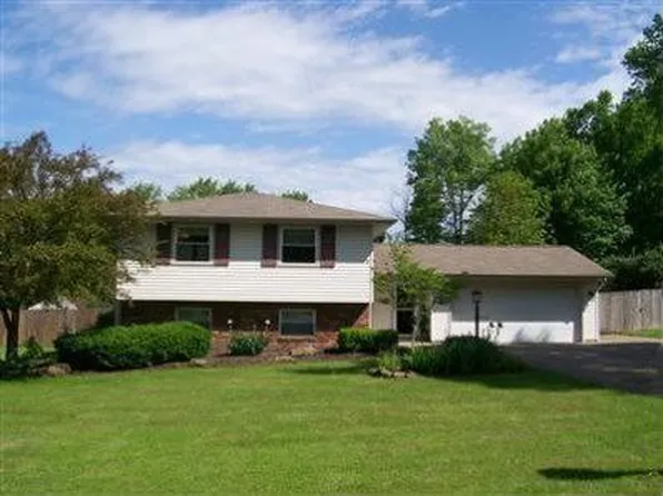 1623 Laura Ln, Mineral Ridge, OH 44440