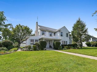 88-82 192nd St, Hollis, NY 11423