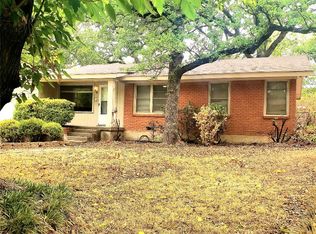 18 Lynwood Ct, Hurst, TX 76053