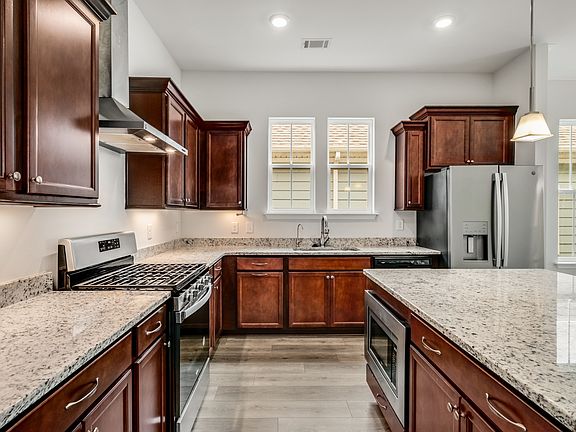 3rd image of 2053 Kirkwall Dr