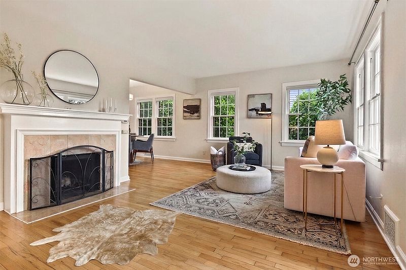 5th image of 5510 43rd Avenue NE