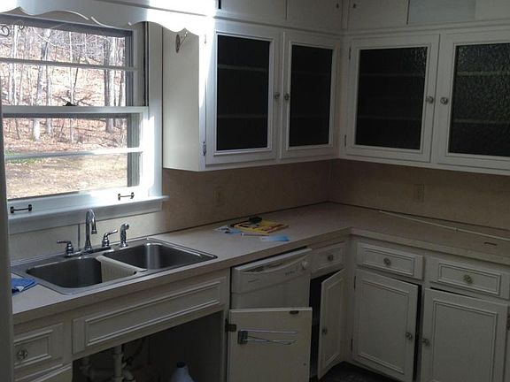 3rd image of 1616 Lakeview Dr