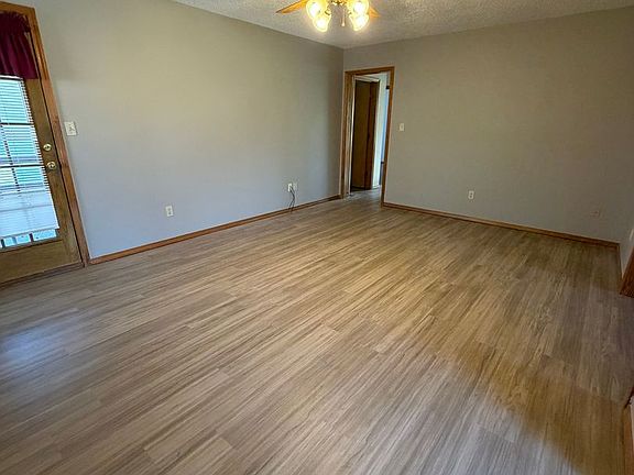 3rd image of 2407 Linda Ct