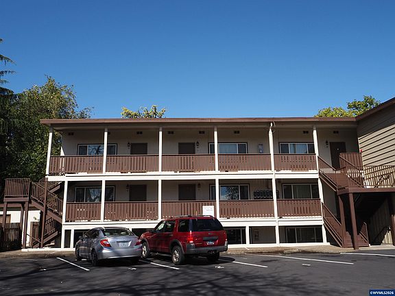 5th image of 804 NE 2nd St