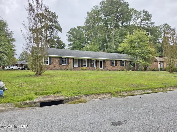 2211 Tanglewood Drive, Kinston, NC 28504