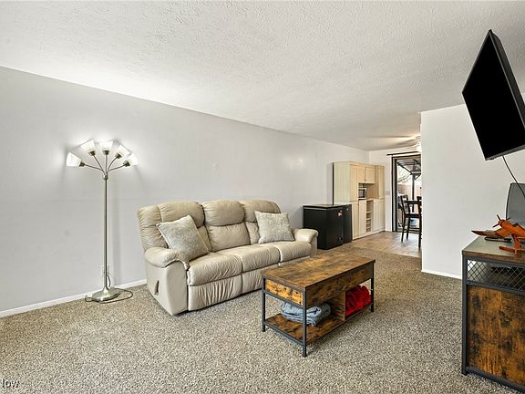 2nd image of 1651 Mentor Ave APT 807