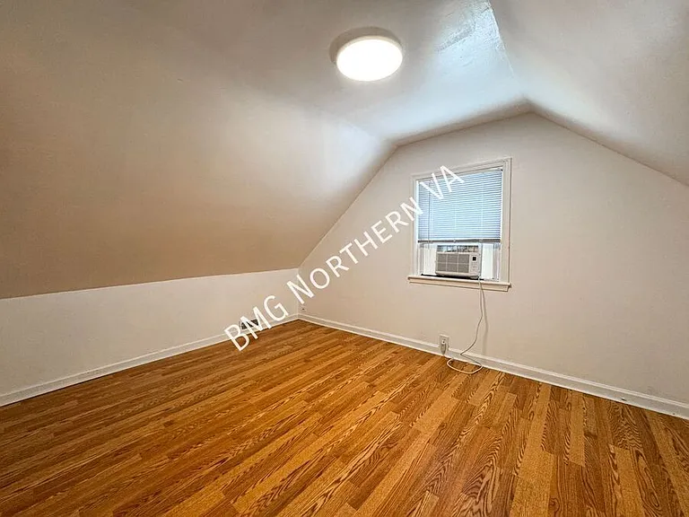 158 Baker St — Photo 31