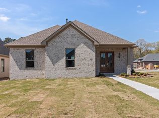 119 Woodlands Park Dr, Little Rock, AR 72211