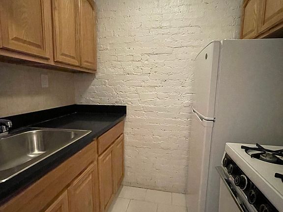 3rd image of 1324 2nd Ave APT 5A