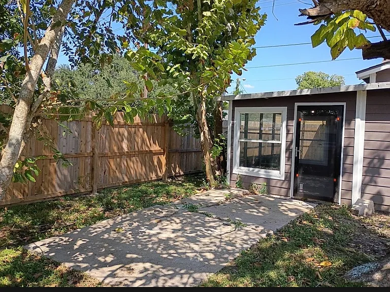 2820 Moore Ave — Photo 15