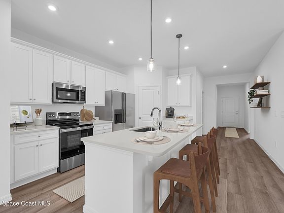 5th image of 376 Brookshire Ave