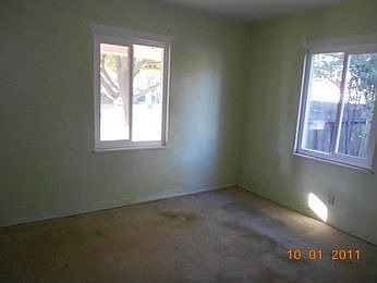 3rd image of 909 W Longview Ave