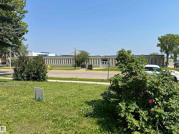 4th image of 4764 43rd St