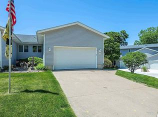 16 Lighthouse Ln, Hampton, IL 61256
