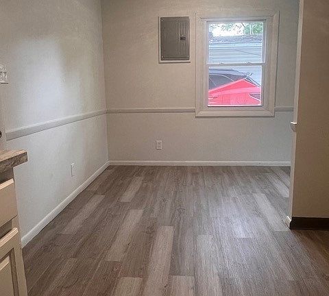 5th image of 940 Donmar Ln