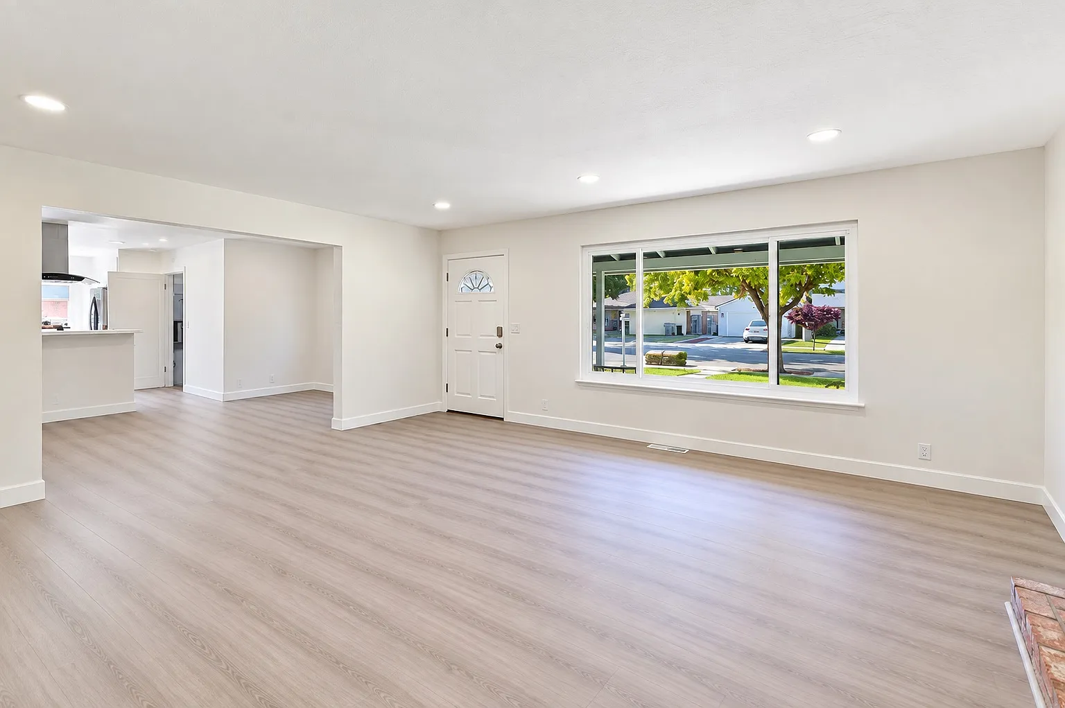 3 bed, 1363 sqft, $5,300 — Photo 2